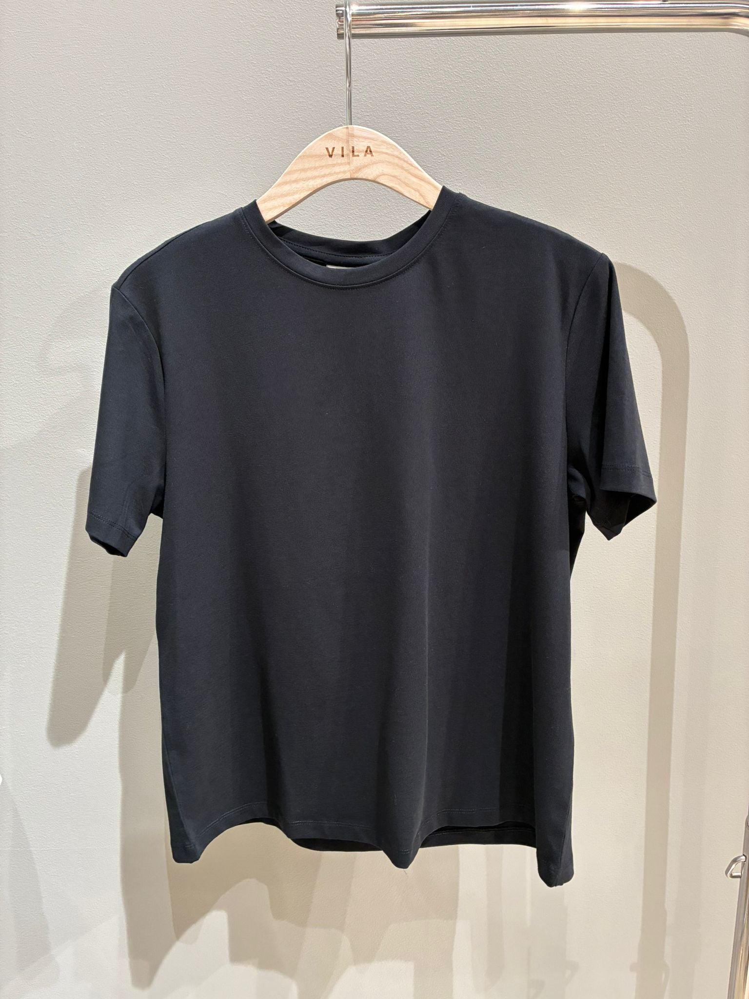 VINORA T-Shirt - Black Beauty