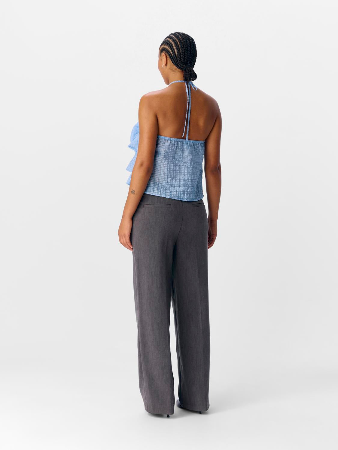model_shot-back